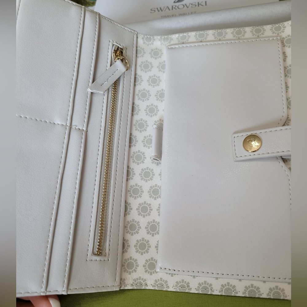 Swarovski Crystal Travel Wallet White - Picture 13 of 14